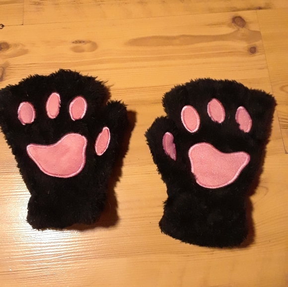 Brand new kitty gloves - Picture 2 of 6